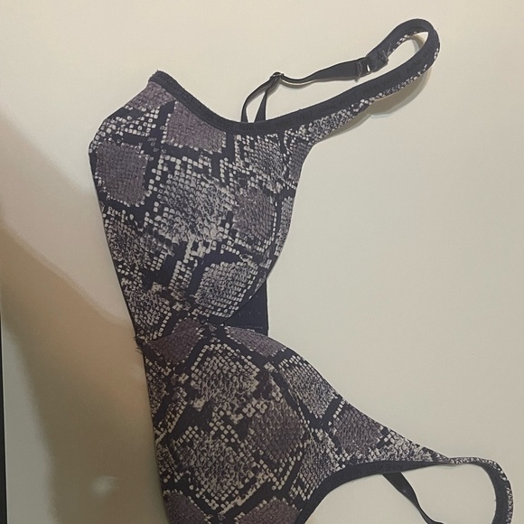 Nine West purple snake skin bra.  34 b. Good condition. - Picture 2 of 3